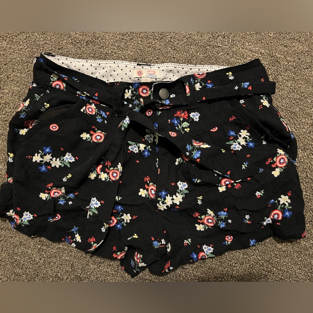 Captain America patented shorts size small